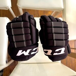 CCM junior 11” hockey gloves